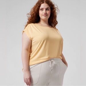 Athleta Getaway Short Sleeve Tee 2X in Lunaria Yellow